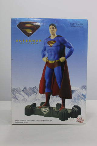 DC - Superman Maquette